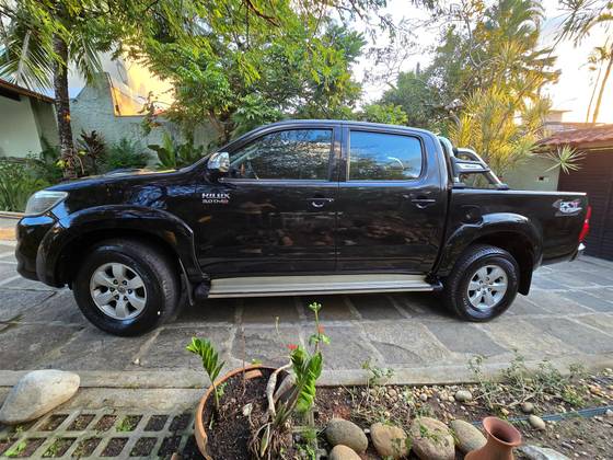 TOYOTA HILUX 3.0 SRV 4X4 CD 16V TURBO INTERCOOLER DIESEL 4P AUTOMÁTICO TOYOTA HILUX 3.0 SRV 4X4 CD 16V TURBO INTERCOOLER DIESEL 4P AUTOMÁTICO